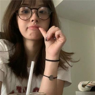 小姑娘艾萝依